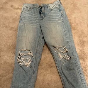 American eagle light wash ripped jeans- size 6!